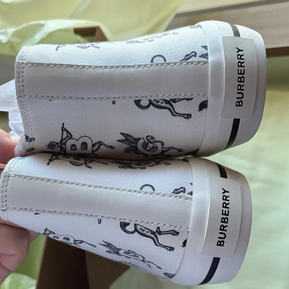 NWT Burberry White High-Top Sneakers Mythical Alphabet Collection size 37.5 - Picture 6 of 13